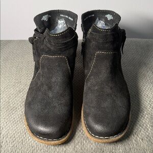 Born THIA Black Ankle Booties